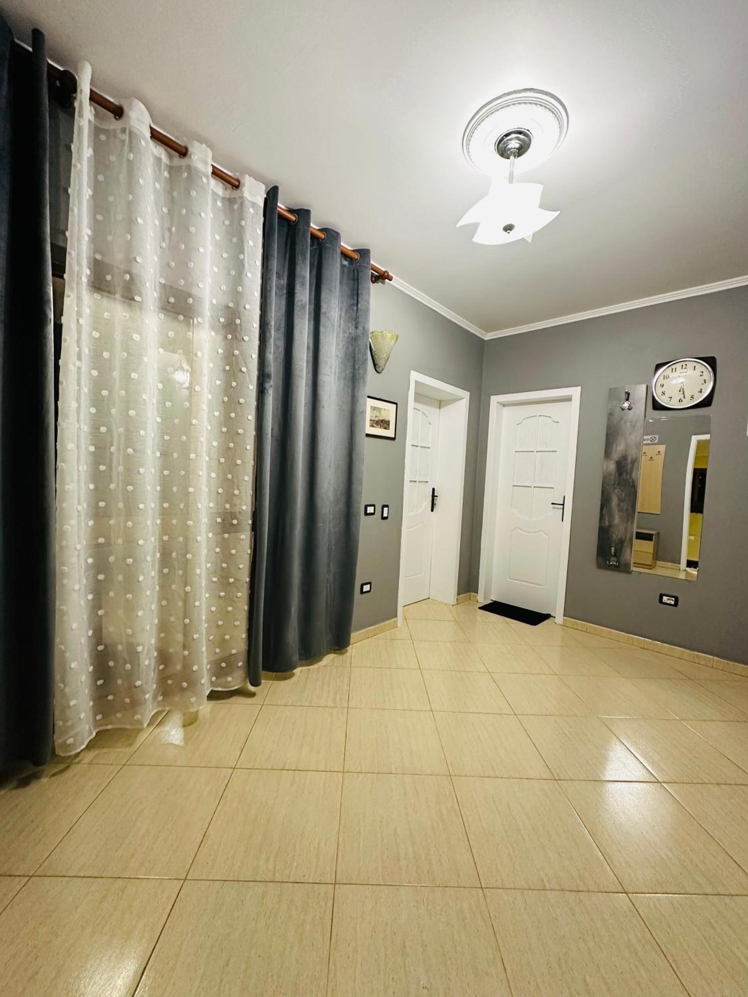 度假居 The Domi Durres